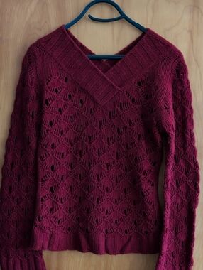 United Colors Of Benetton Openwork V-Neck Sweater in Burgundy